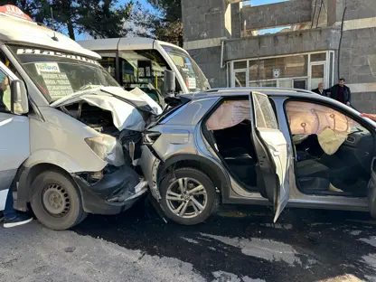 Kaza üstüne kaza, olayın adresi Diyarbakır! Zincirleme kazada 12 kişi yaralandı