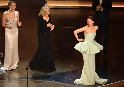 Oscar'da 'En İyi Kadın Oyuncu' Emma Stone oldu! Elbisesi patladı: 