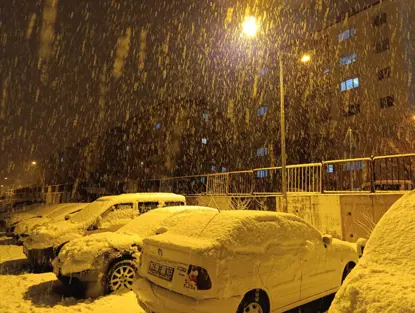 Van'da kar yağışı nedeniyle okullar tatil edildi