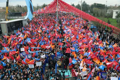 Diyarbakır'da 70 bin kişi AK parti için alanları doldurdu