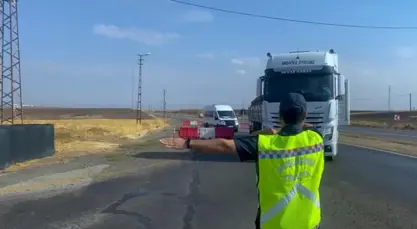 Diyarbakır'da jandarma timleri güvenlik kontrolünde 