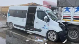 Öğrenci minibüsü zincirleme kazaya neden oldu! 10 yaralı