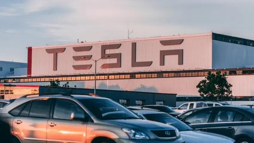 Tesla Otomobillerine Dev Zam