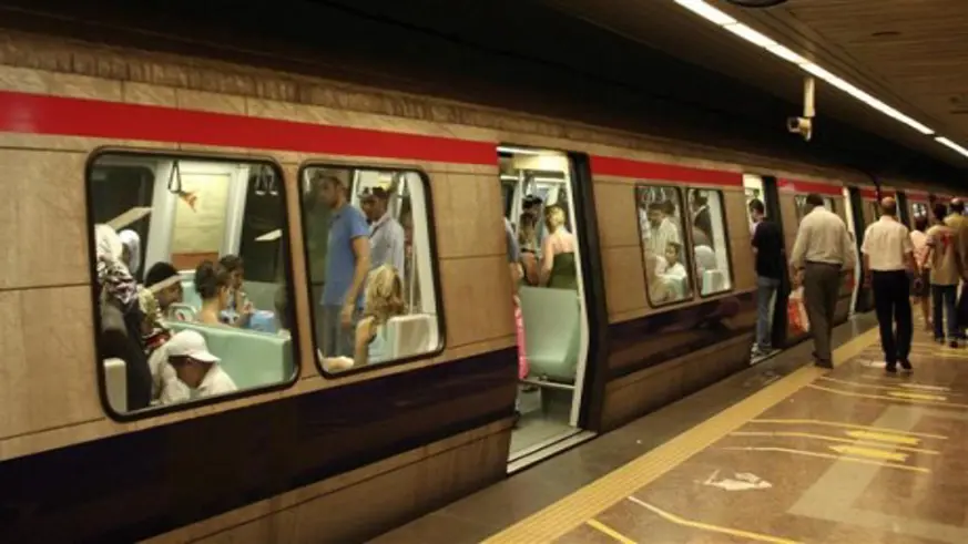 VİDEO - Rezalet! Metroda genç kıza bakarak mastürbasyon yaptı