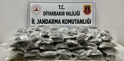 Diyarbakır’da bir araçta kilolarca kubar esrar yakalandı