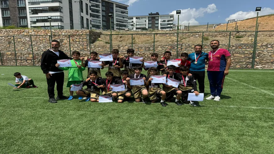 Diyarbakır Akşemsettin Ortaokulundan futbolda büyük başarı 