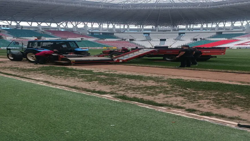 Şampiyon'un Stadyumu’nda 1. Lig için çim yenileme çalışmaları başladı