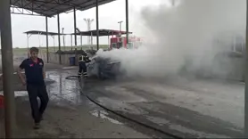 Diyarbakır-Batman karayolunda jandarma arama noktasına giren otomobil yandı