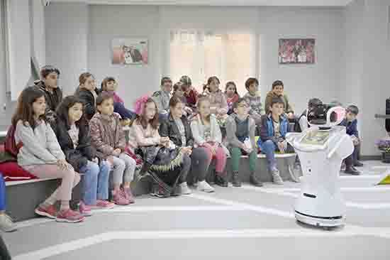 Mardin'de çocuklar robotik kodlamayla tanışıyor 