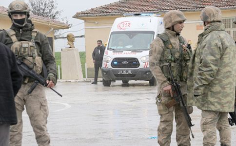 Diyarbakır'da muhtar adayları ve yakınları kavga etti: 2 yaralı