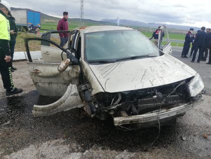 Elazığ'da 3 aracın karıştığı kaza: 5 yaralı