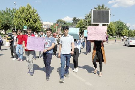 Siverek'te, öğrencilerden 'cinsel taciz' protestosu