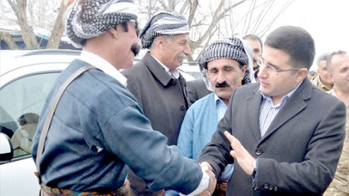 Kaymakam, vatandaşla diyalog için Kürtçe öğreniyor