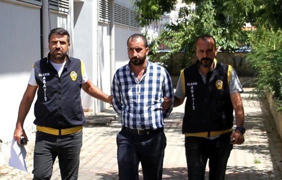 Antalya'da bıçaklı kavga: 1 ölü, 2 yaralı