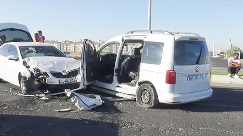 Diyarbakır’da zincirleme trafik kazası: 3 yaralı  