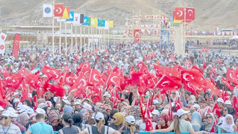'Malazgirt Zaferi kutlamalarına 100 bin kişi katıldı'