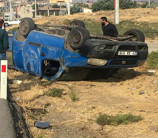 Diyarbakır’da kontrolden çıkan araç takla attı: 3 yaralı 