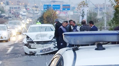 Diyarbakır'da zincirleme trafik kazası: 4 yaralı 