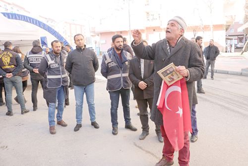 Evladı kaçırılan babadan HDP'ye bayraklı tepki
