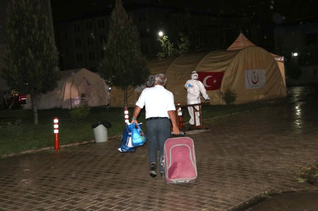 Irak'tan getirilen 135 Türk vatandaşı Diyarbakır'da yurda yerleştirildi