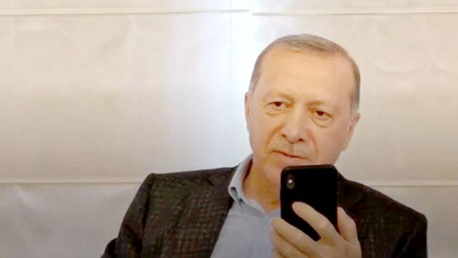 Erdoğan, Türkiye'ye getirilen Emrullah Gülüşken'in kızı ile görüştü