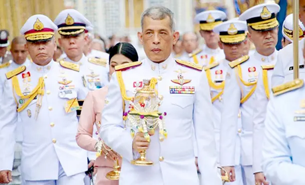 Her hareketi tartışma yaratan Tayland Kralı'ndan tepki çeken karar
