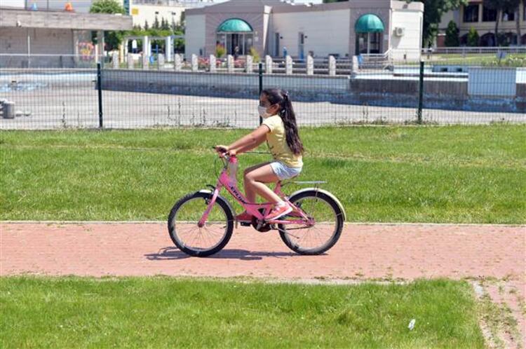 Çocuklar dışarı çıkacak mı? 18 yaş altı sokağa çıkma yasağı kalktı mı? Erdoğan müjdeyi verdi