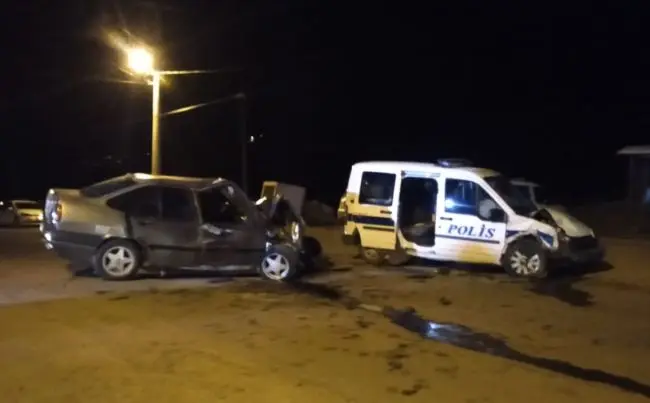 Kahramanmaraş'ta polis aracı ile otomobil çarpıştı: 2 ölü