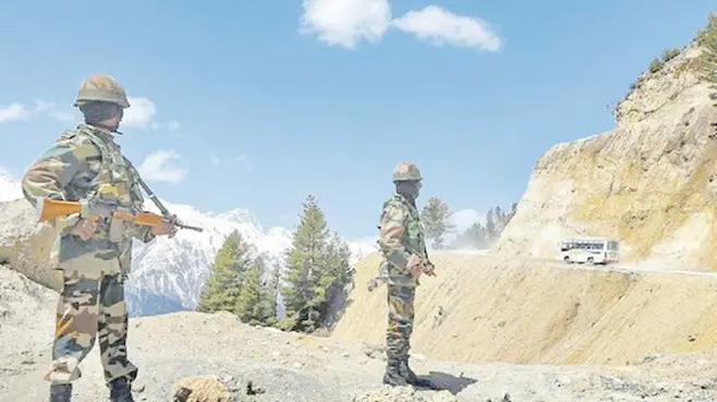 Hindistan Çin sınırında çatışma: 3 Hint askeri öldü