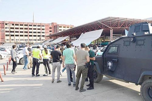 Siirt’te pazarcılar ile zabıta ekipleri arasında kavga: 2 yaralı