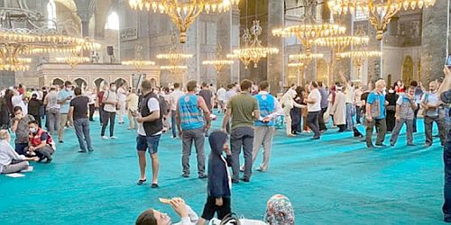 Ayasofya Camii dün de ziyaretçi akınına uğradı 