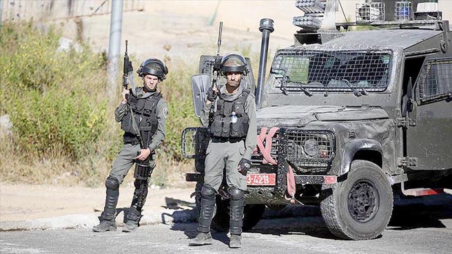 İsrail askerleri Batı Şeria’da iki eski Filistinli milletvekilini gözaltına aldı