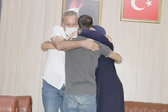 Şırnak'ta teslim oldu, Mardin'de ailesiyle buluştu