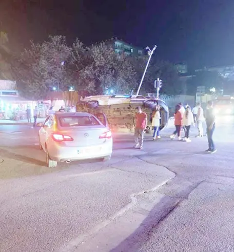 Diyarbakır'da otomobil ambulansla çarpıştı: 2 yaralı