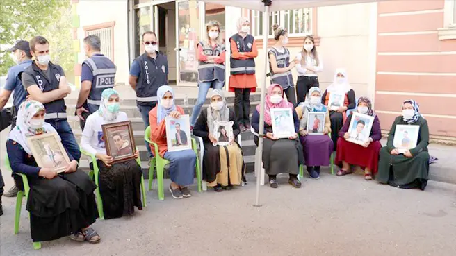 Annelerden Kobani gözaltına destek!