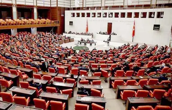 AK Parti’den iki ayrı yasa teklifi