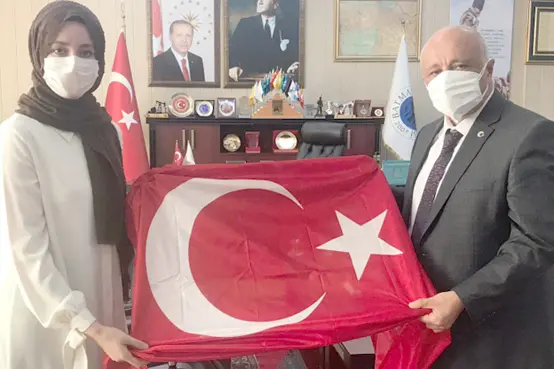 Özçam'ın ödülü Bayraktar’dan