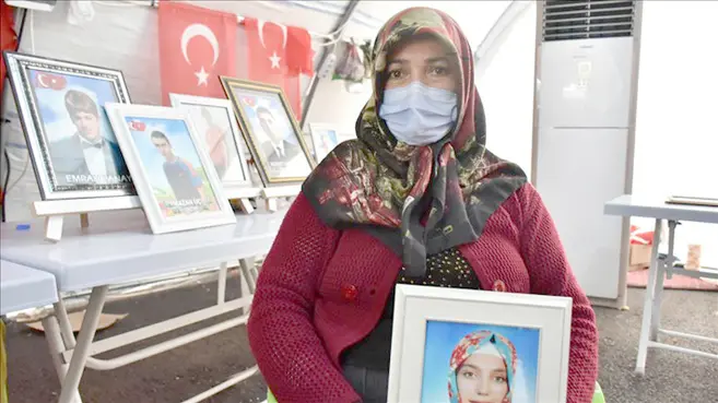 Diyarbakır annelerinden PKK'lı teröristlerin yol yapan 3 işçiyi şehit ettiği saldırıya tepki