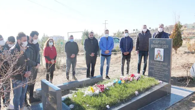 Amedspor kaptanı Şehmus Özer mezarı başında anıldı