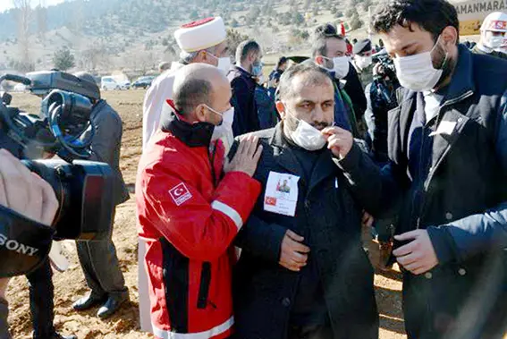 Şehidin cenaze namazını ağabeyi kıldırdı