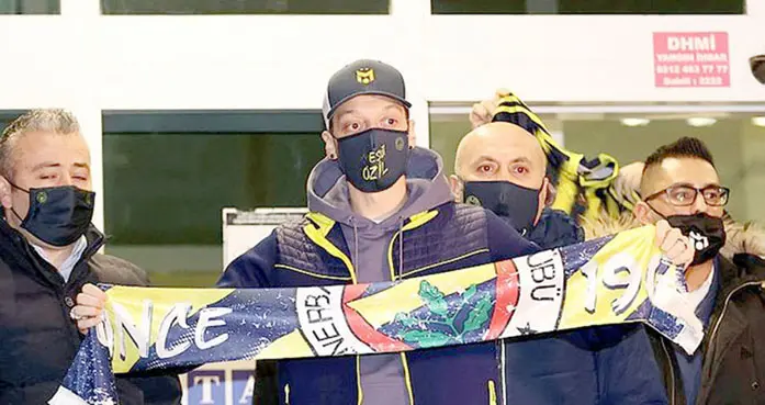 Mesut Özil'in Fenerbahçe için İstanbul'a gelişi dünya basınında yer buldu
