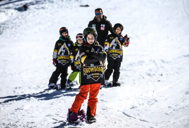 Türkiye'nin kayak merkezleri Türk sporuna hizmet ediyor
