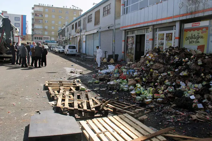 HÜDA PAR Diyarbakır İl Başkanı Dinç'ten işyerleri yanan esnafa ziyaret
