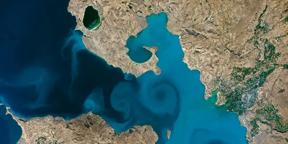 Astronotların uzaydan çektiği Van Gölü fotoğrafı, yarı finalde