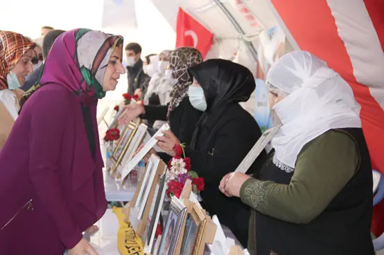 Diyarbakır annelerine Siirtli kadınlardan destek ziyareti