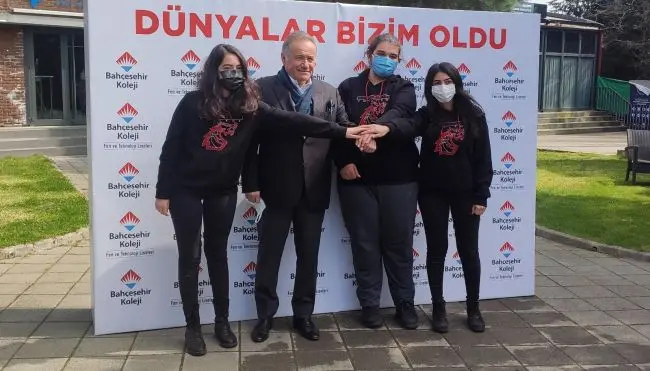 Dünyanın en iyi üniversitelerinde okuyacaklar; Türkiye’de çalışmak istiyorlar