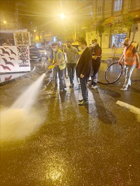 Cadde ve sokaklar yıkanıyor