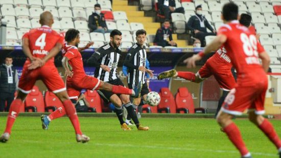 Süper Lig'de en fazla kırmızı kart Antalyaspor'a çıktı