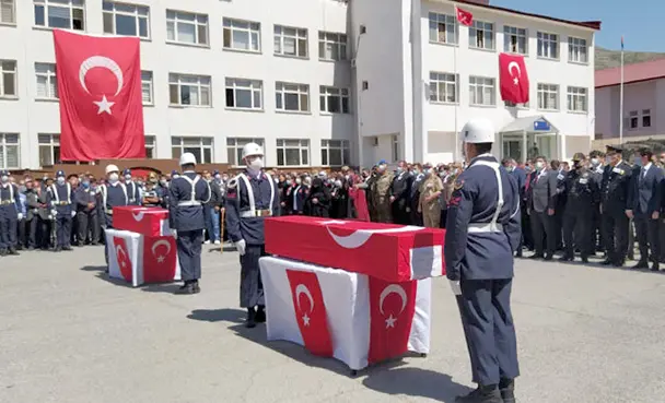 Bitlis'te şehitler için tören