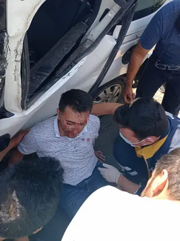 Diyarbakır’da hafif ticari araç, kamyona çarptı: 1 yaralı 